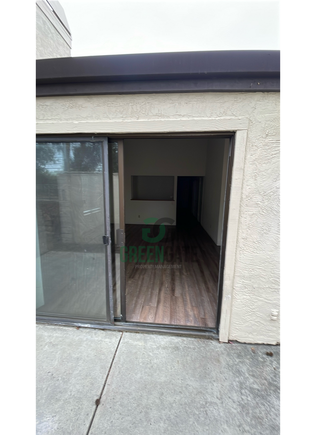 Building Photo - Gate Community 2 Bedroom Condo Availabilit...