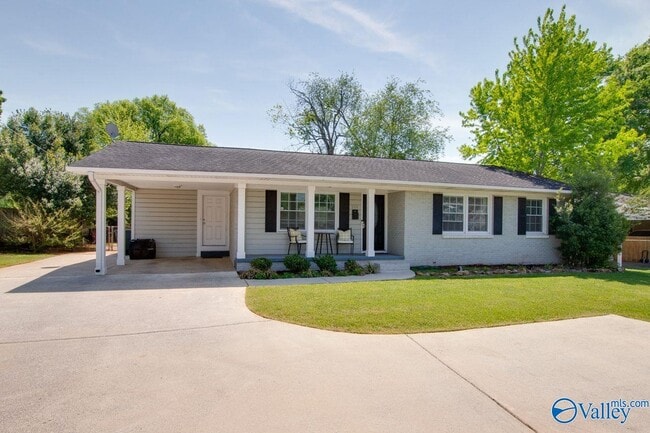 Building Photo - 215 Drake Ave SW