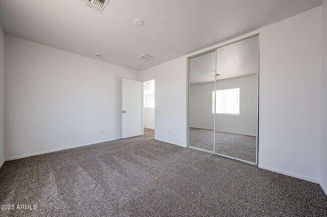 Building Photo - 5318 W Shumway Farm Rd