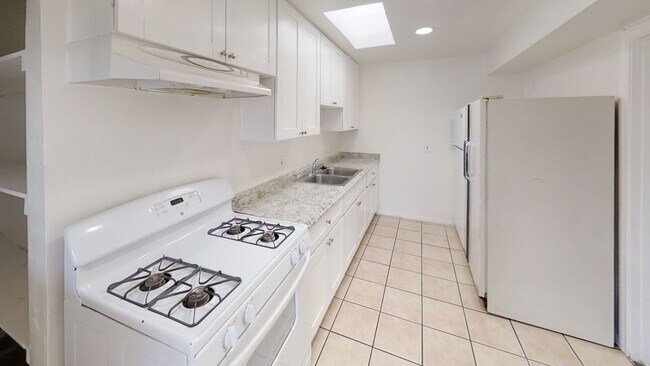 Building Photo - 8BD/3BA, Large Yard w/ Turf! (Lease out, pending signatures. Check back in a few days!)