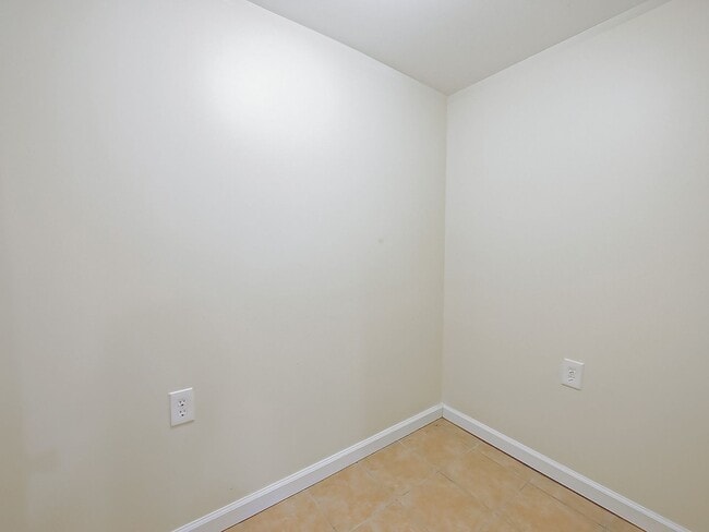 Building Photo - Spacious 3BR Home with Expansive 1-Acre Lot!