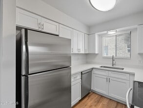 Building Photo - 4740 E Moreland St