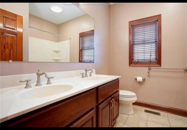 Building Photo - 152 Crestridge Dr