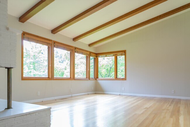 Building Photo - 7725 SW Miner Way