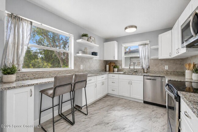 Building Photo - 1306 S Lakemont Dr