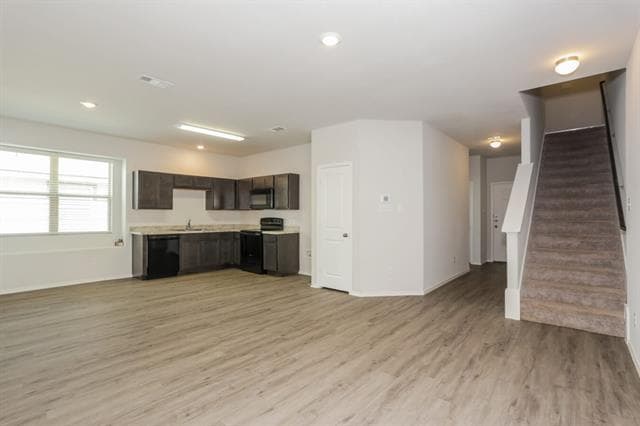 Building Photo - 5568 Willamette Dr