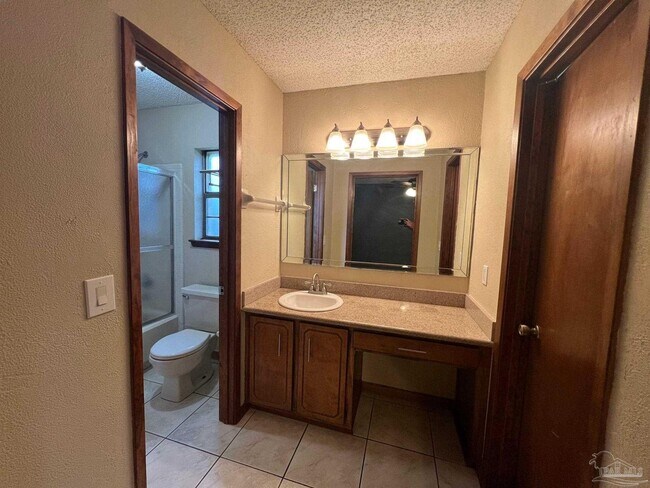 Building Photo - 3131 Oxford Cir