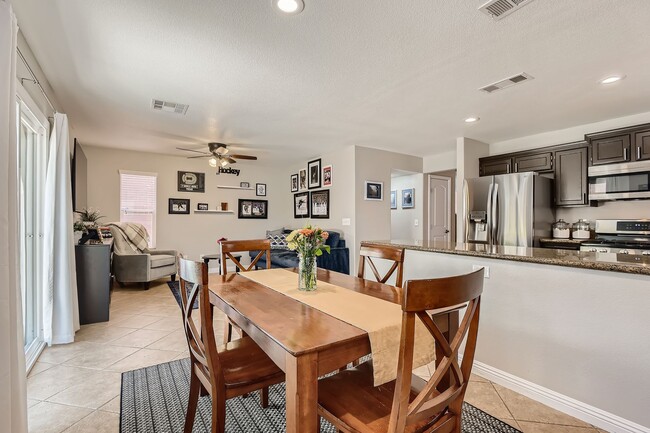 Building Photo - Beautiful 3 bedroom Home Located in the Vi...