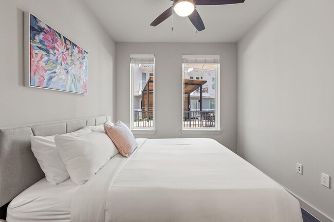 Building Photo - 5820 1/2 Cameron Rd