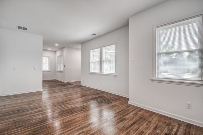 Building Photo - Live Stylishly. Live Comfortably. Live Memphis