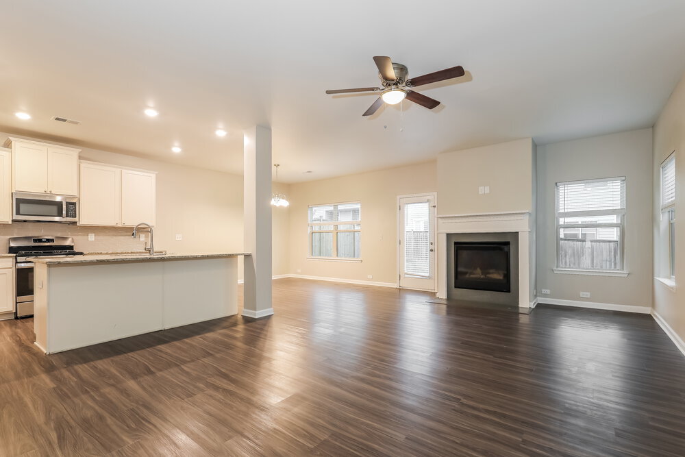 Building Photo - 3949 Lake Manor Way