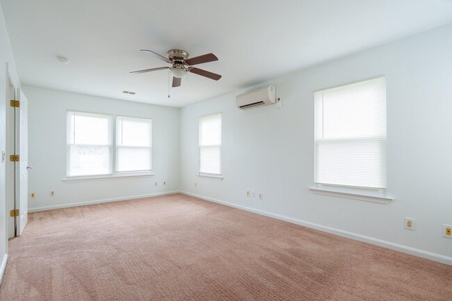 Building Photo - 829 Shore Dr