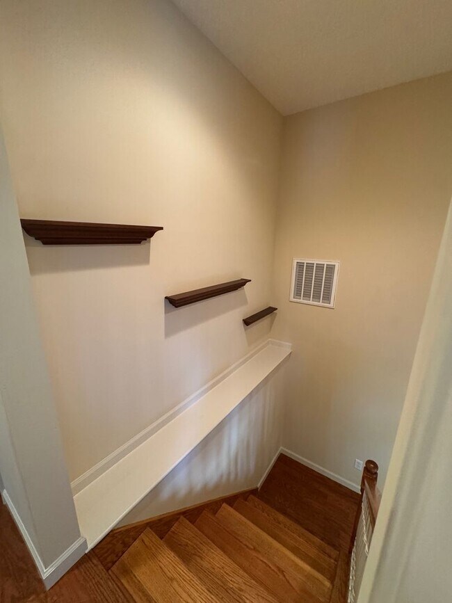 Building Photo - Weaverville - Well Kept Townhome with Flex Space