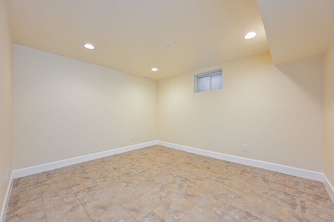 Building Photo - Spacious 4 Bed/2 Bath in Desirable Willow Creek.