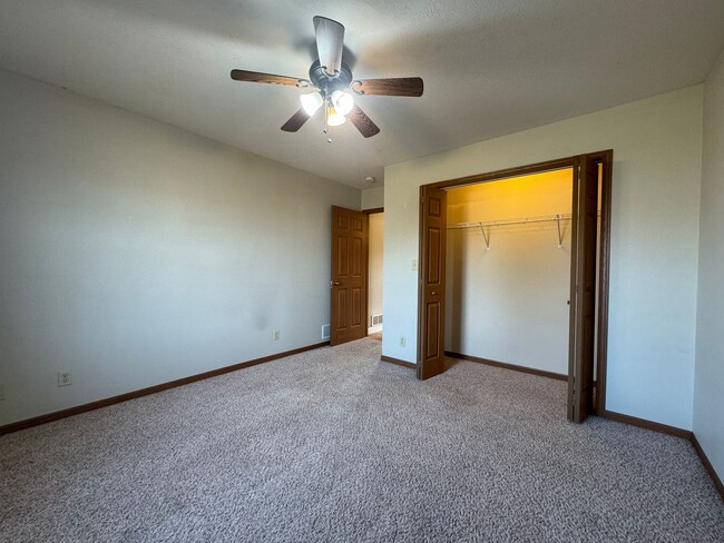 Building Photo - Summit’s Pass Beauty – Updated 3BR/2BA wit...