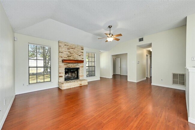 Building Photo - 2504 Spring Wagon Ln