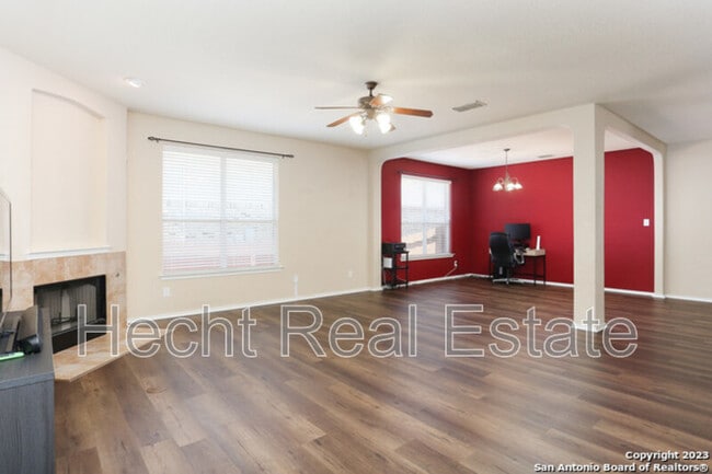 Building Photo - 335 Red Quill Nest