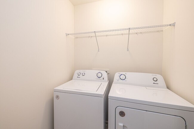 Building Photo - 2 Bedroom Townhome Main Street Pineville - MOVE IN SPECIAL 1 MONTH FREE