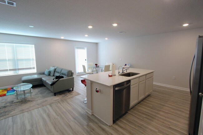 Building Photo - 440 Scarborough St