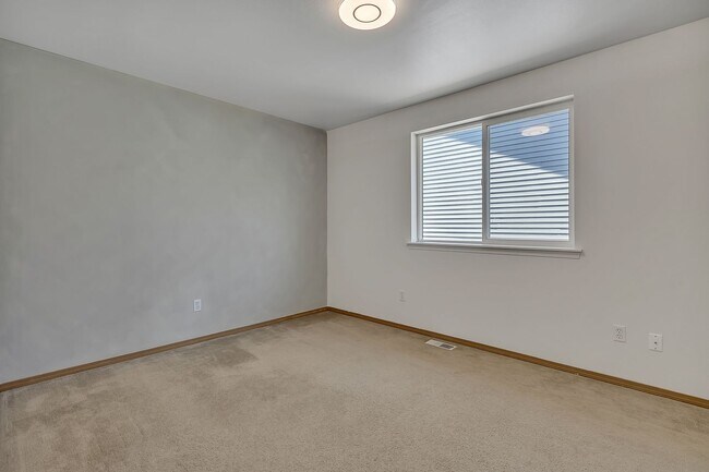 Building Photo - Beautiful Gated Home in Puyallup