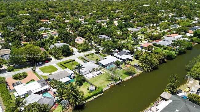 Building Photo - 13521 S Biscayne River Rd