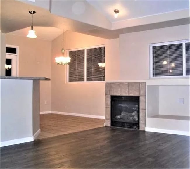 Building Photo - 2 Bedroom Condo Minutes to Ft. Carson
