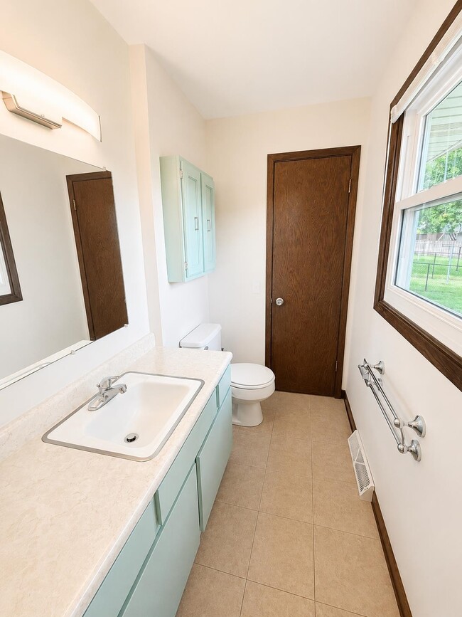 Building Photo - 6504 Schneider Pl