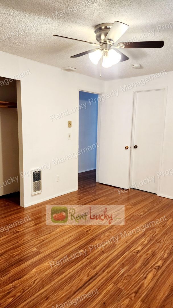 Building Photo - Green-Parkland Duplex