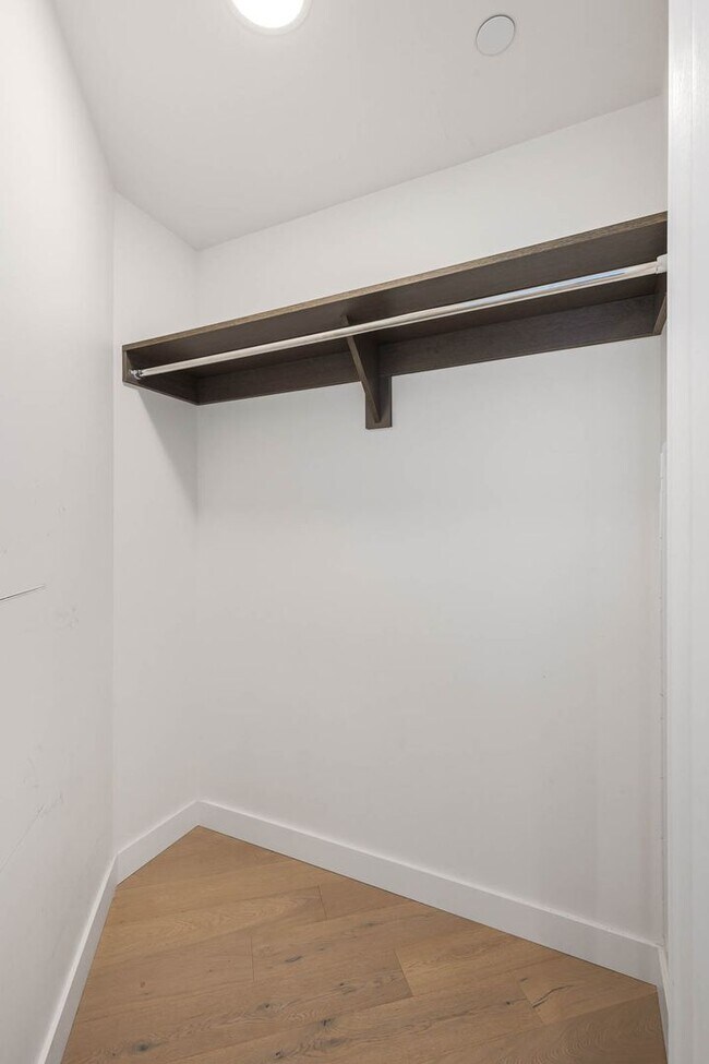 Building Photo - Luxury Living at Spire