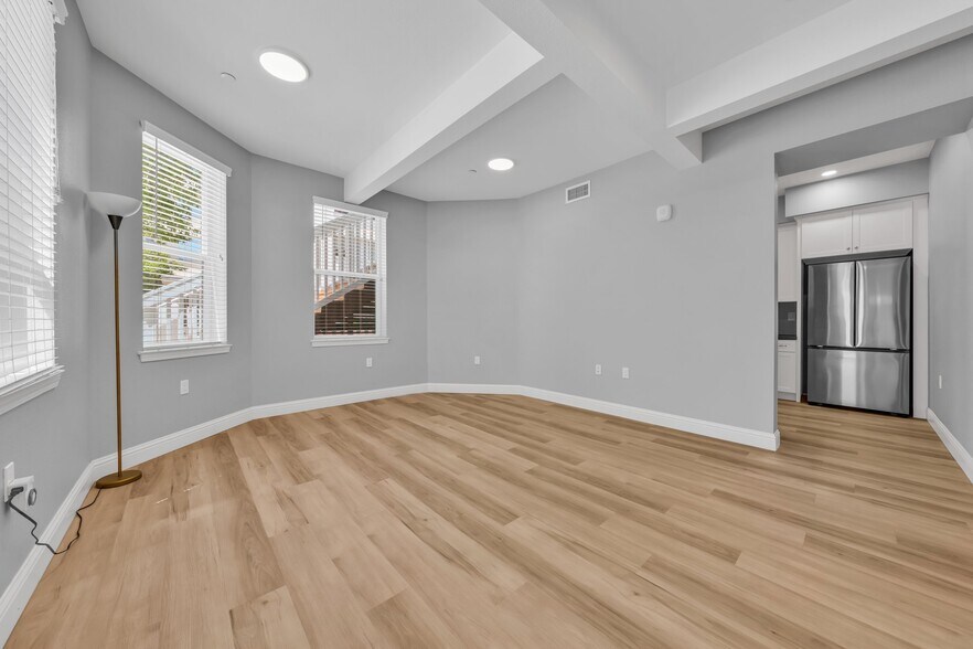 Building Photo - 2020 Dwight Way