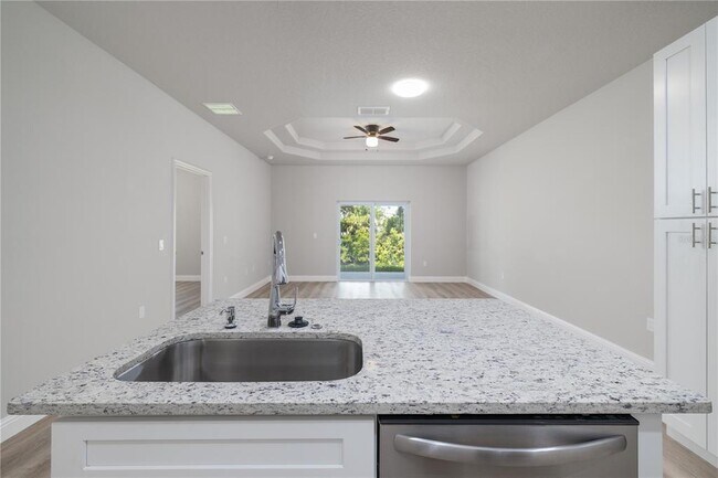 Building Photo - 39 Regent Ln