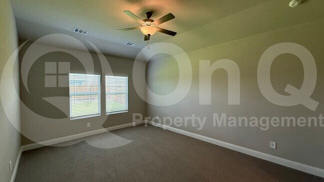 Building Photo - 685 Briar Dr