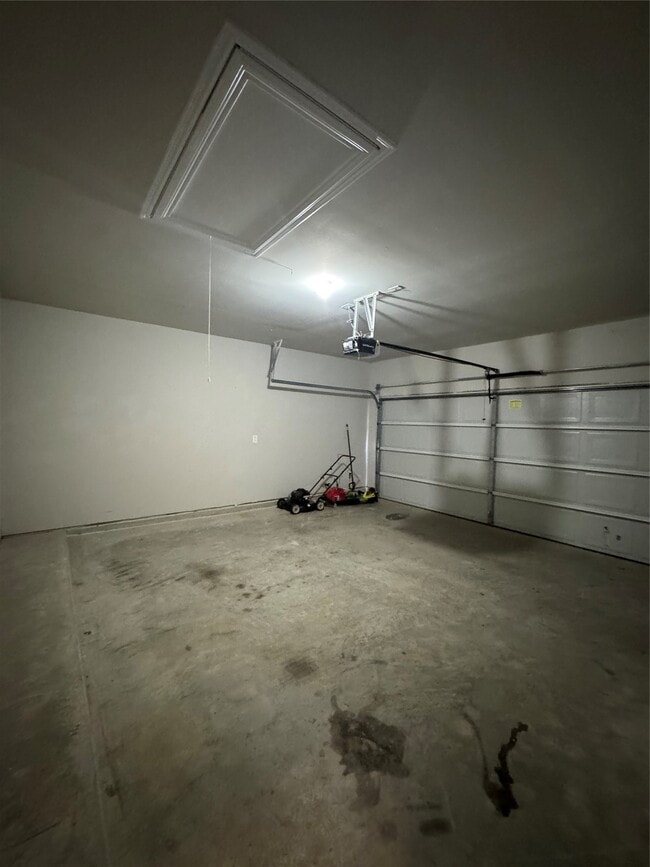Building Photo - 305 Black Bear Dr