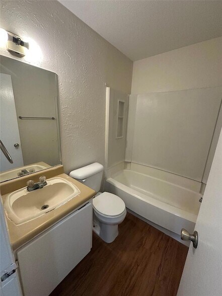 Building Photo - 8703 Piney Point Dr
