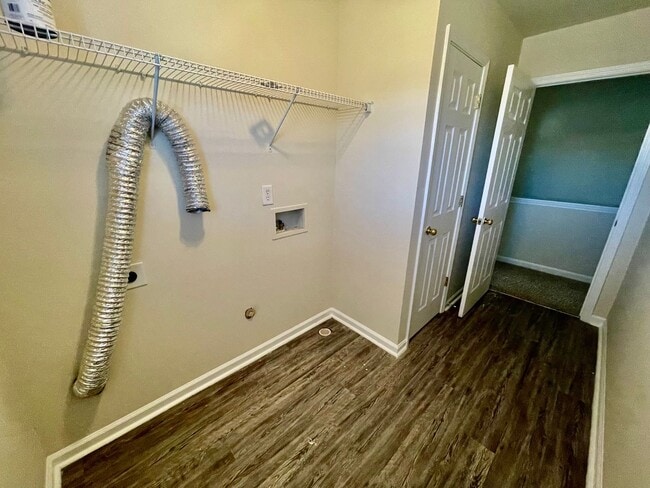 Building Photo - Stunning 5-bedroom, 2.5-bathroom home | Lo...