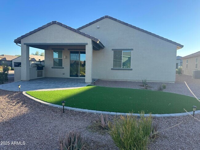 Building Photo - 20645 N Gardenia Rd