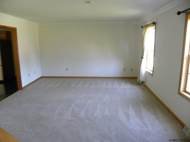 Building Photo - 8 Red Maple Ln