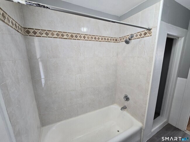 Building Photo - 263 Sheffield Ave