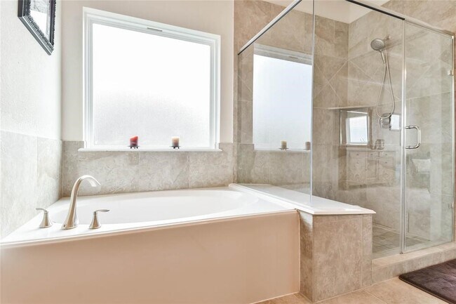 Building Photo - 1236 Laurel Lp