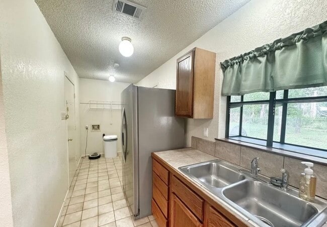 Building Photo - 1291 Edgewater Falls