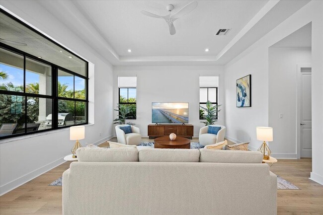 Building Photo - 13621 Le Christine Dr