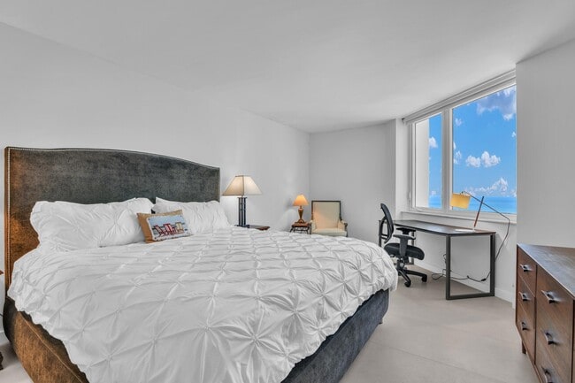 Building Photo - 550 S Ocean Blvd