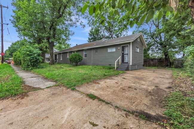 Building Photo - 342 N Claybrook St