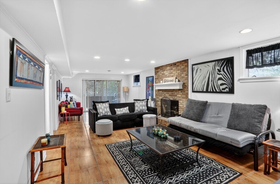 Building Photo - 843 Artwood Rd NE