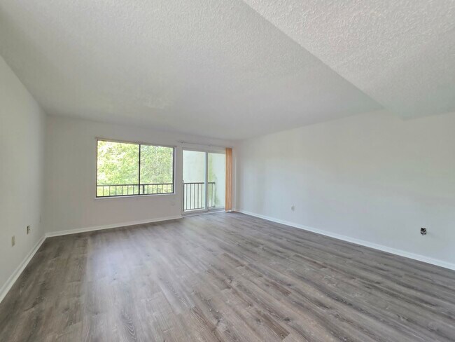 Building Photo - 231 Canal Park Dr