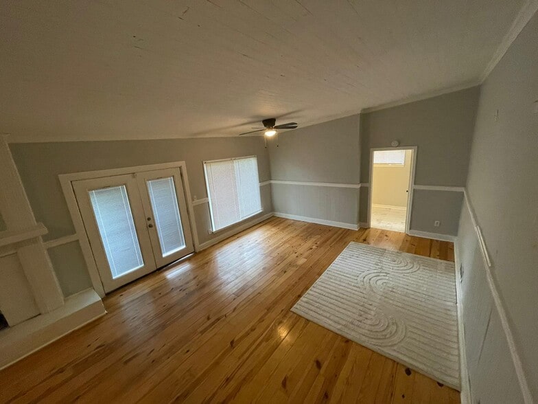 Building Photo - 218 S Park Dr