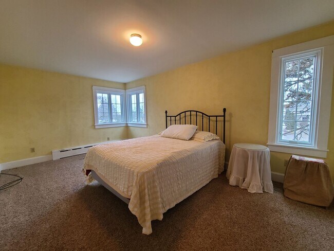 Building Photo - Charming 3-Bedroom, 2-Bathroom Home in South Haven, MI