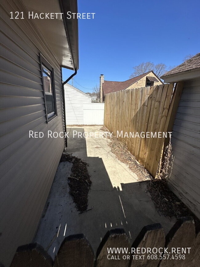 Building Photo - 121 Hackett St