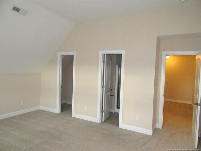 Building Photo - 512 Rossendale Dr