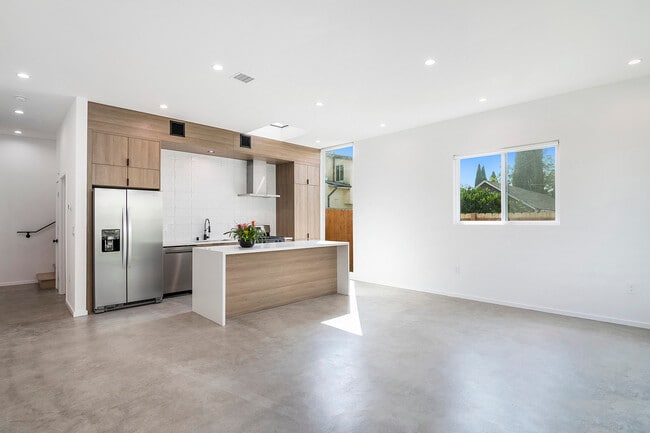 Building Photo - 4610 Franklin Ave